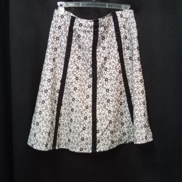 E-COL-O-GIE BLACK/WHITE SKIRT SIZE 12 - Picture 2 of 5